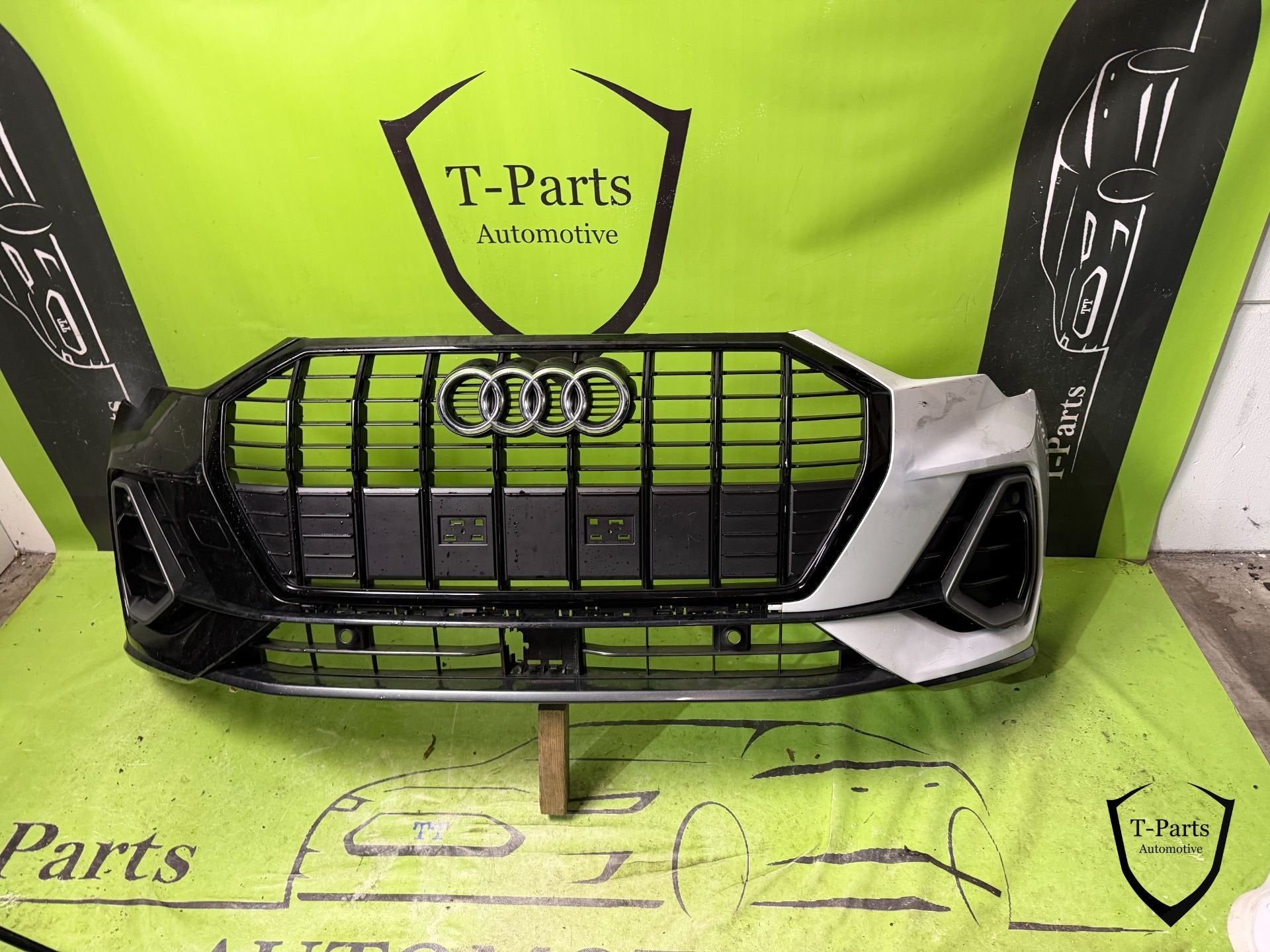 pare-chocs avant audi Q3 18+, Pare-chocs, AUDI AG, Auto-Union-Strasse 1
85045  Ingolstadt, DE, Audi