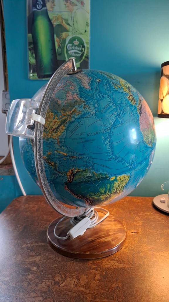 Vintage Wereldbol, Ophalen