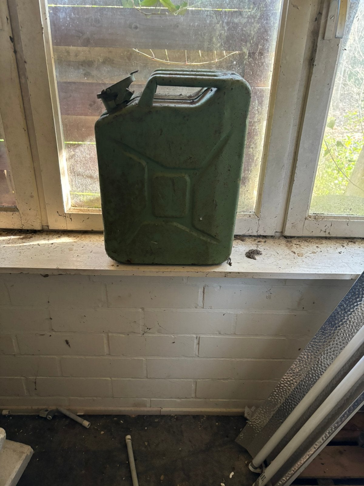 Jerrycan, Verzamelen, Ophalen