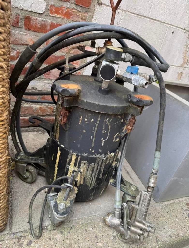 Spuiten voor epdm lijm, Ophalen, Zo goed als nieuw