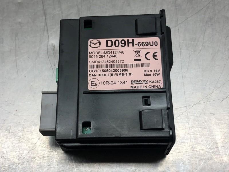 AUX/USB POORT Mazda CX-3 (DJ / DK) (|D09H669U0|), Hitdorfer Straße 73
51371  Leverkusen, DE, Gebruikt, Mazda, Info@mazda.de