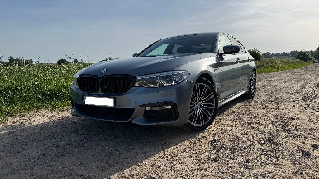 BMW 530e i-Performance | FULL OPTION, Autos, Cuir, Argent ou Gris, Entretenue par le concessionnaire, Noir