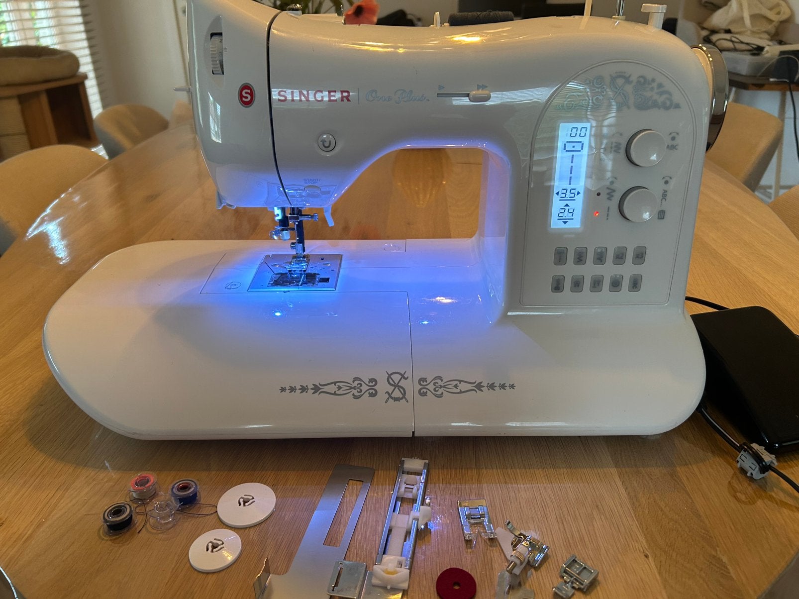 Singer One Plus computergestuurde naaimachine,237 naaisteken, Enlèvement, Comme neuf, Machine à coudre, Singer
