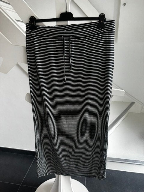 jupe rayée bleue et blanche Object size L, Vêtements | Femmes, Jupes, Object, Enlèvement ou Envoi, Neuf, Taille 42/44 (L)