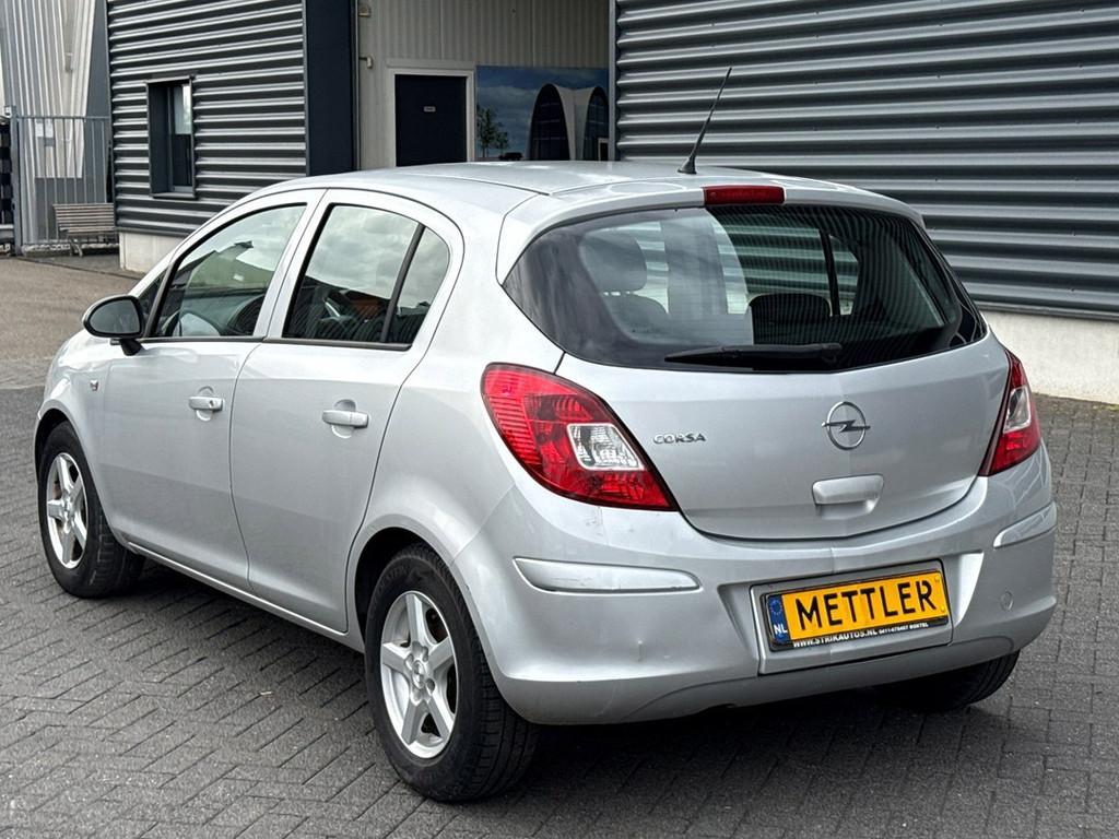 Opel Corsa 1.2-16V Cosmo, fietsenrek, Auto's, Voorwielaandrijving, Gebruikt, 4 cilinders, 1229 cc