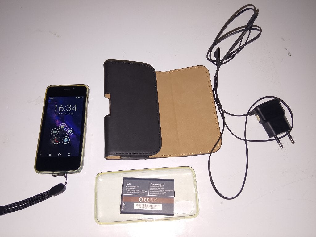 smartphone Cubot J10 écran 4", Gebruikt, 3 tot 6 megapixel, Ophalen of Verzenden, Klassiek of Candybar