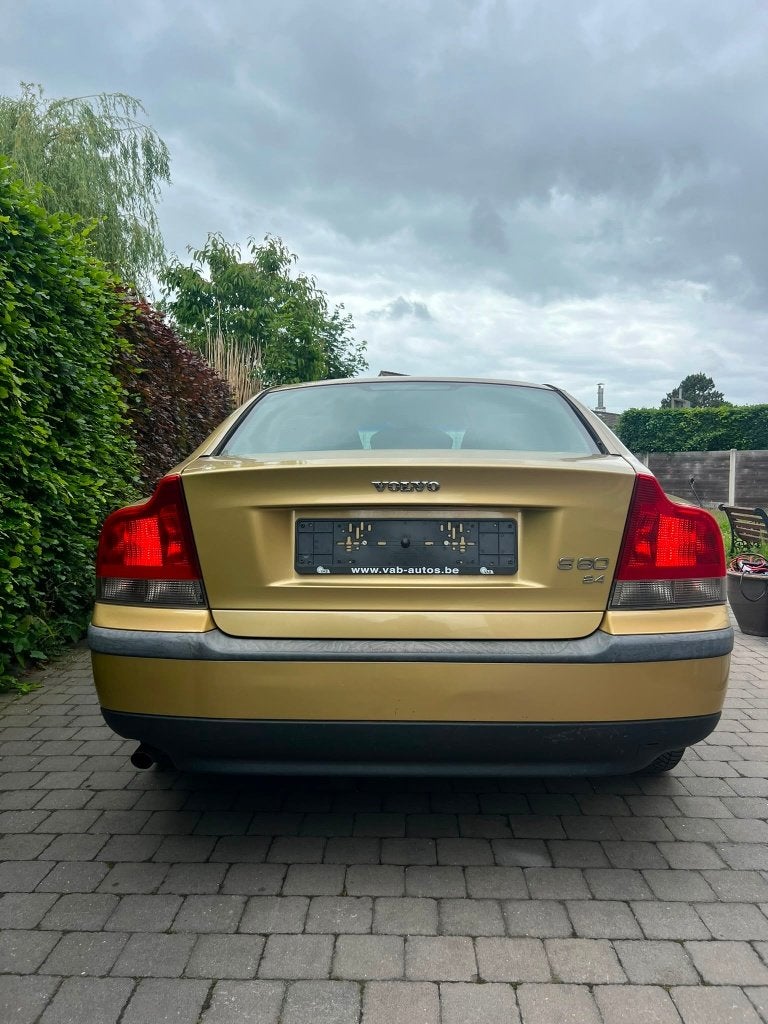 voiture volvo s60, Autos, Volvo, Particulier, S60, Cruise Control, Essence, Euro 4, Berline, 5 portes, Automatique, Autres couleurs