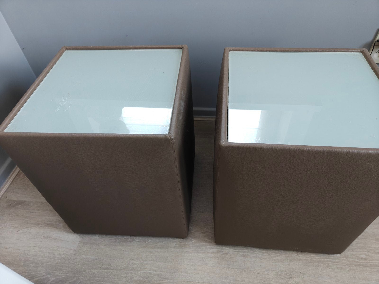 Nachtkastjes / Bijzettafeltjes, Ophalen, Zo goed als nieuw, Glas