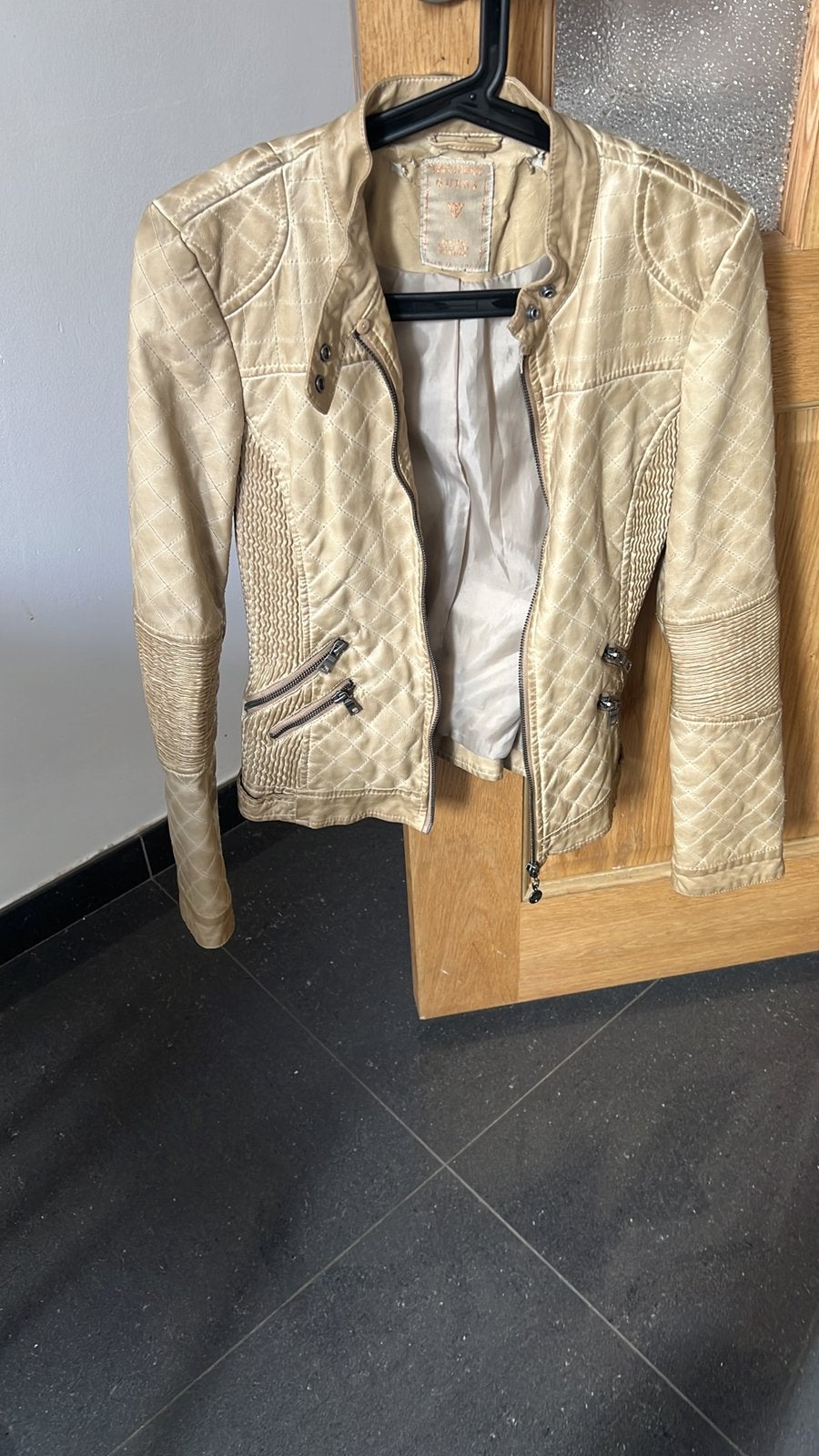 VESTE EN CUIR VÉRITABLE GUESS - MODÈLE RARE, Ophalen, Beige, Jasje, Maat 34 (XS) of kleiner