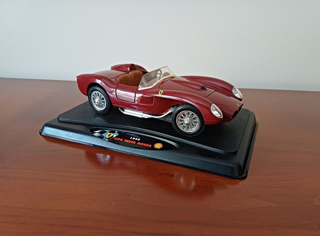 Ferrari 250 Testa Rossa 1958 — 1:18 — Shell Classico/Maisto, Enlèvement ou Envoi, Comme neuf, Voiture, Maisto