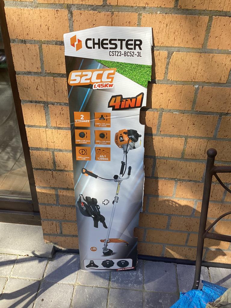Debrousailleuse chester 52cc avec accessoires, Enlèvement, Comme neuf