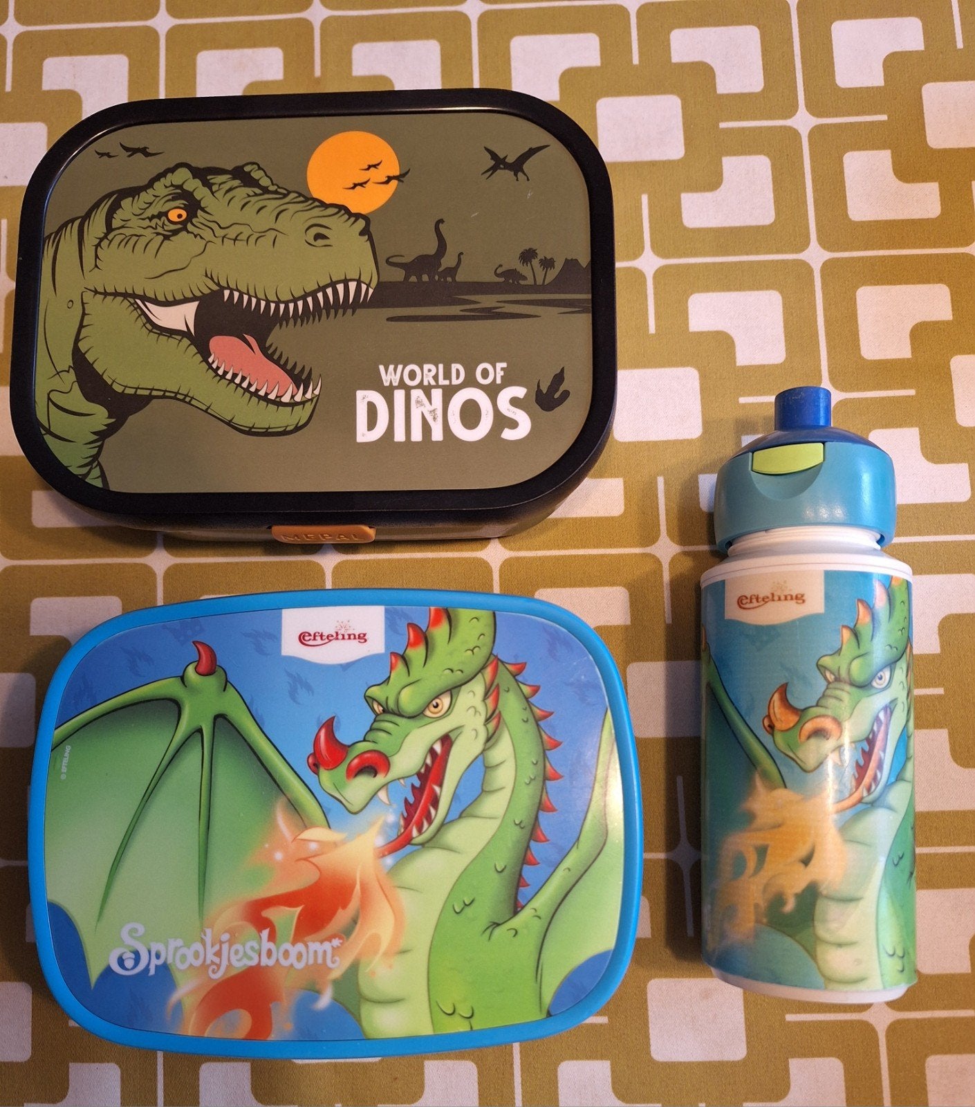2 boîtes à lunch dinosaure/dragon et une tasse à boire Mepal, Enlèvement ou Envoi, Utilisé