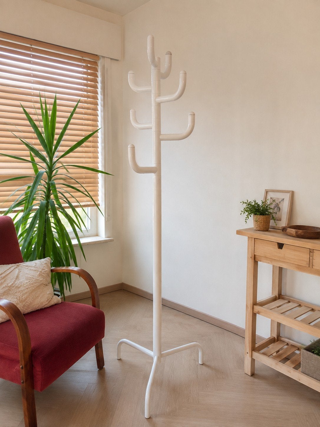 Witte vrijstaande kapstok – modern & praktisch, Huis en Inrichting, Woonaccessoires | Kapstokken, Ophalen, Kunststof, Gebruikt