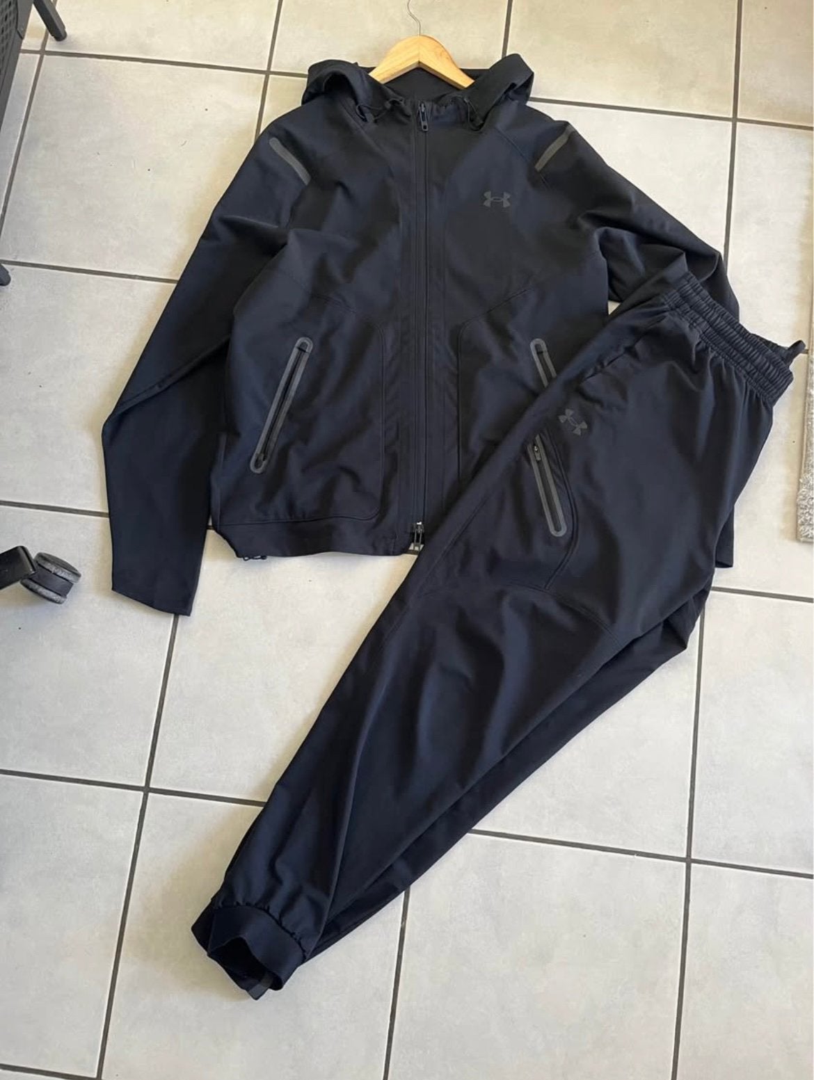 Under Armour Ensemble, Kleding | Dames, Ophalen of Verzenden, Zo goed als nieuw, Maat 38/40 (M), Zwart