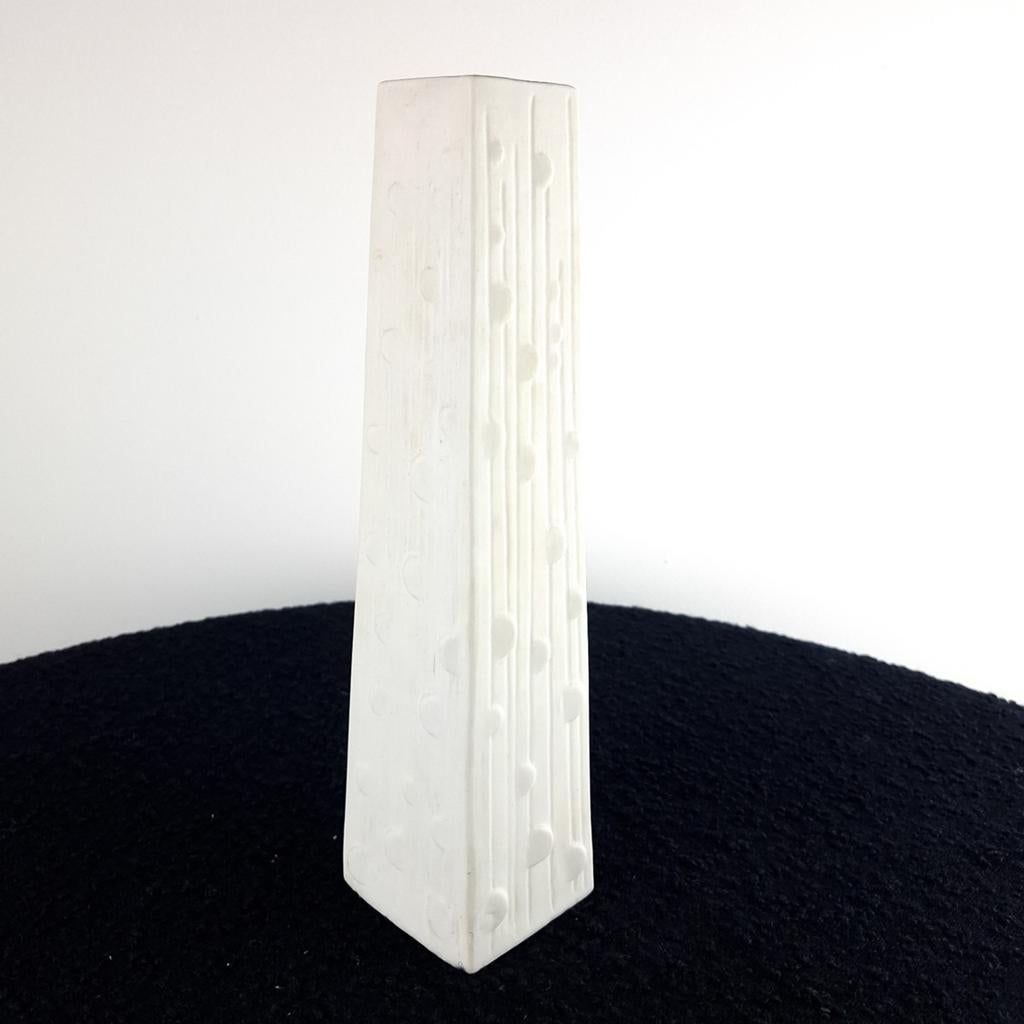 Vintage obelisk 3d vaas Apel Bavaria jaren 70 wit keramiek, Ophalen of Verzenden