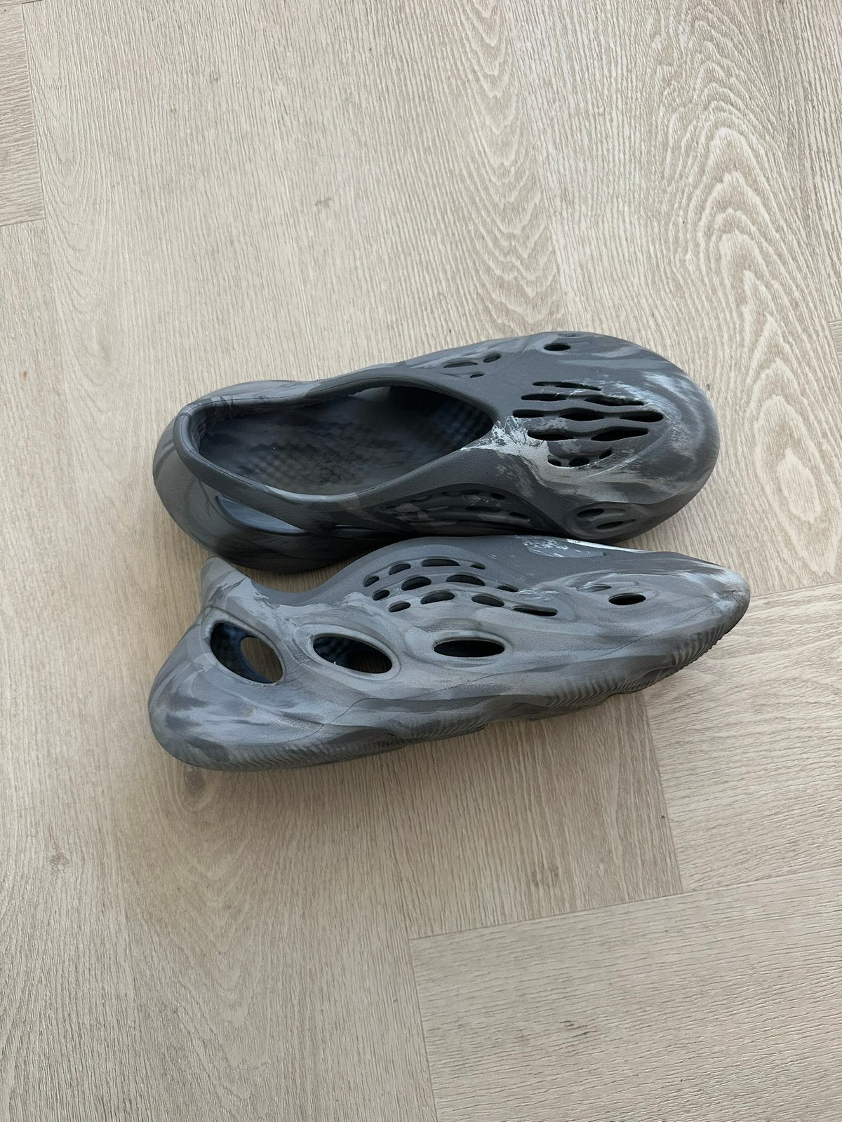 Patins en mousse Yeezy, Neuf, Garçon, Enlèvement ou Envoi, Autres types