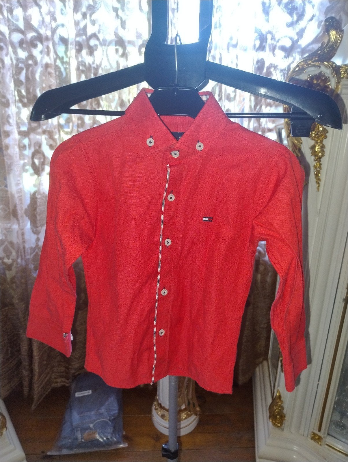2 chemise Tommy Hilfiger rouge et blanc pour enfants, Neuf, Garçon, Enlèvement ou Envoi, Chemise ou À manches longues