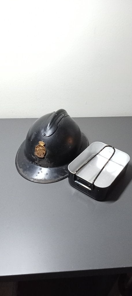Lot défense civile Belge, Enlèvement ou Envoi, Armée de terre, Casque ou Béret