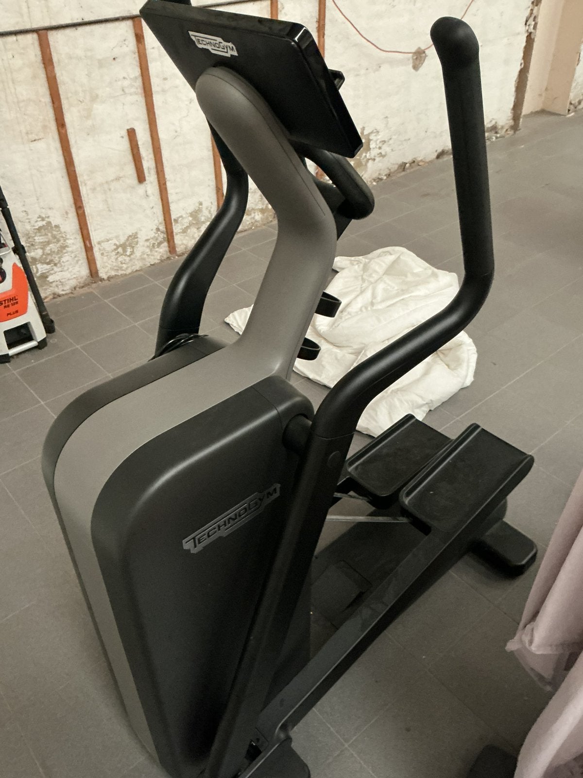 Vélo elliptique technogym, Enlèvement, Comme neuf