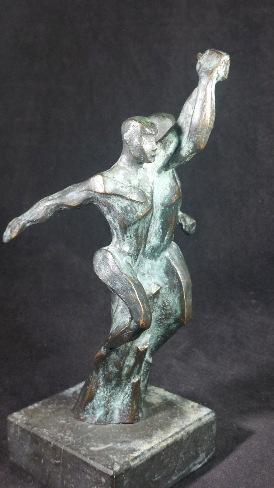 Belle sculpture en bronze — Jeu de figures dynamiques, Vert, Statue, Enlèvement ou Envoi, Patiné