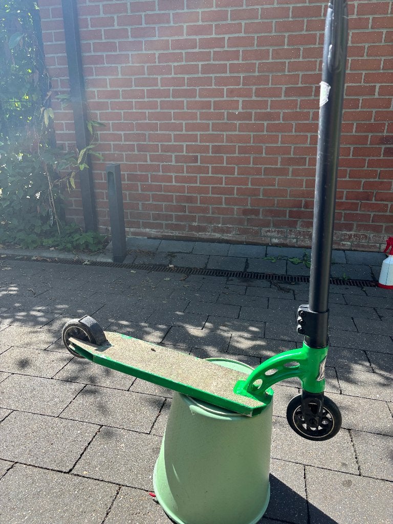 MGP (Madd Gear) stuntstep groen – gebruikt, werkt nog prima, Sport en Fitness, Skateboarden, Ophalen, Gebruikt, Overige typen