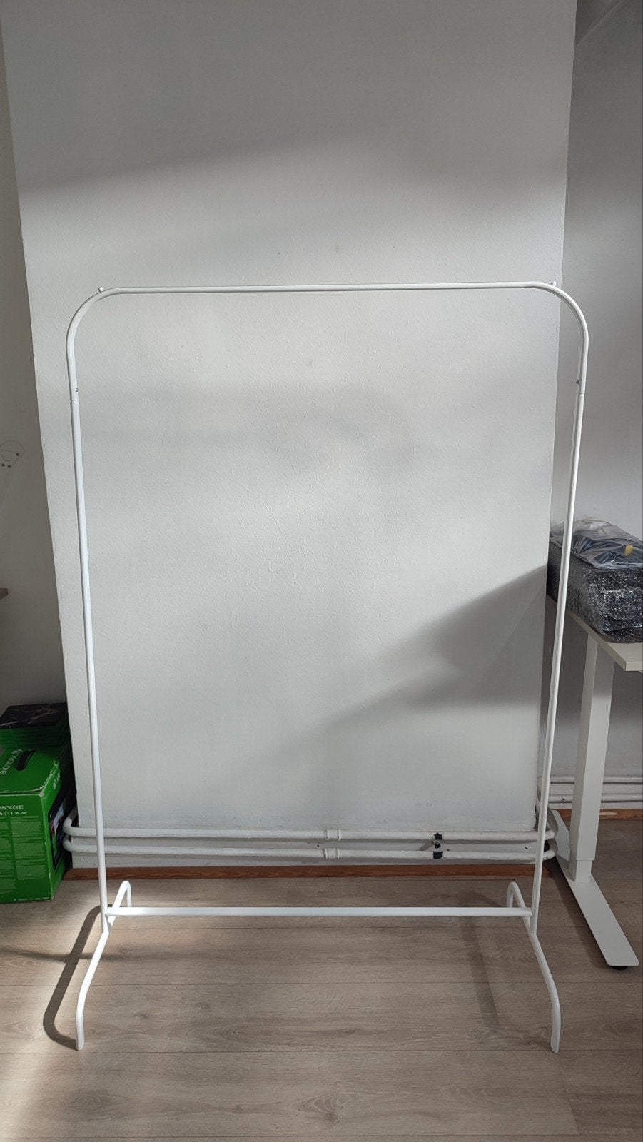 portant à vêtements IKEA blanc, Vêtements | Femmes, Portants à vêtements, Enlèvement, Comme neuf