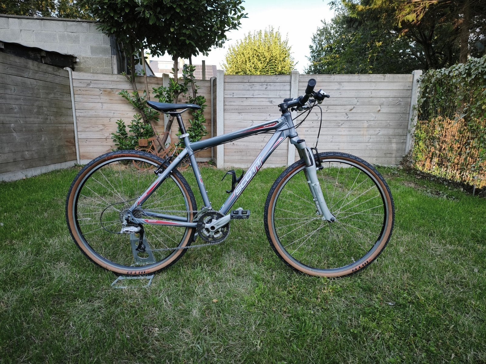 Scott Sportster Hybride/trekkingfiets — Shimano Deore LX 3x9, 28 inch, Gebruikt, Vering, Velgrem