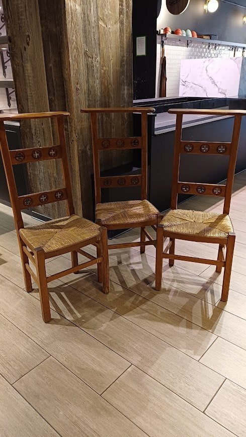 karaktervolle houten stoelen in kerk-/kapelstijl, Ophalen, Gebruikt, Hout, Landelijk