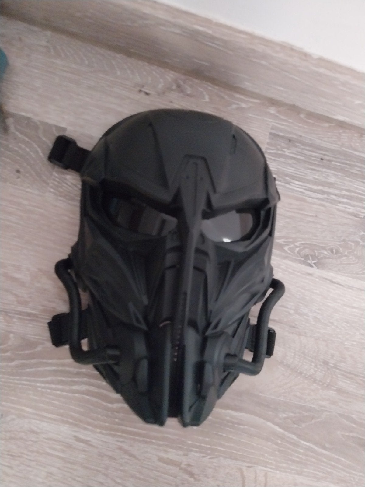 Zwart masker, Ophalen