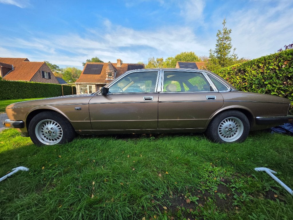 Jaguar xj40, foto 3