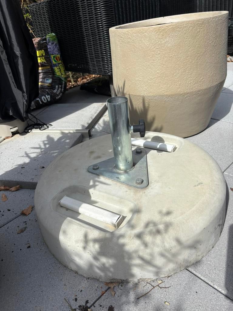 Betonnen parasolvoet, Tuin en Terras, Parasols, Ophalen, Zo goed als nieuw, Parasolvoet