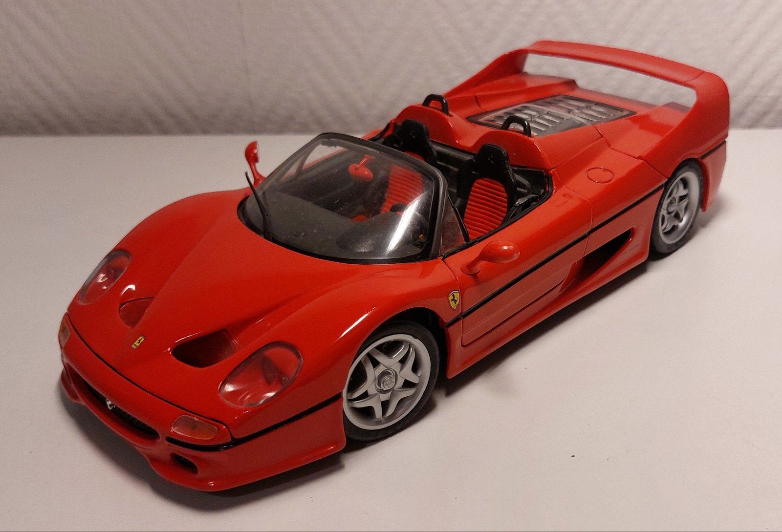 Maisto Ferrari F50 cabriolet rouge échelle 1/18, Hobby & Loisirs créatifs, Voitures miniatures | 1:18, Enlèvement ou Envoi, Comme neuf