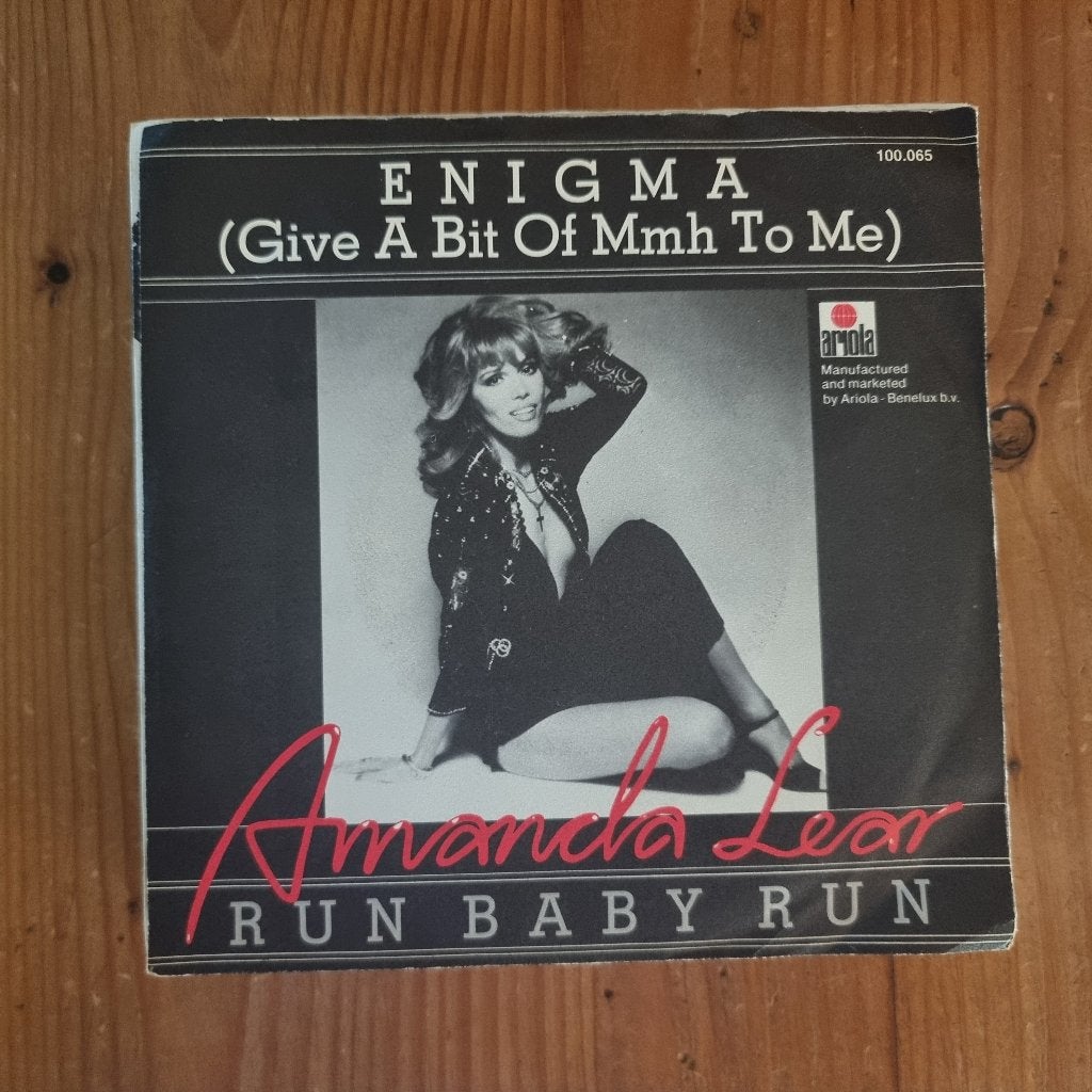 7" Amanda Lear - Enigma (give a bit of mmh to me), CD & DVD, Vinyles Singles, Enlèvement ou Envoi, Utilisé, 7 inch, Dance et House