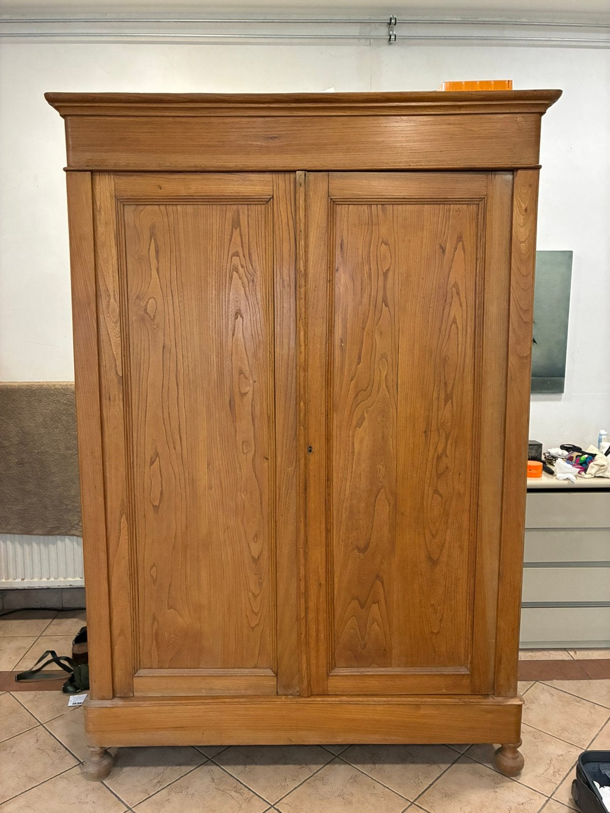 Houten eiken kast, Enlèvement