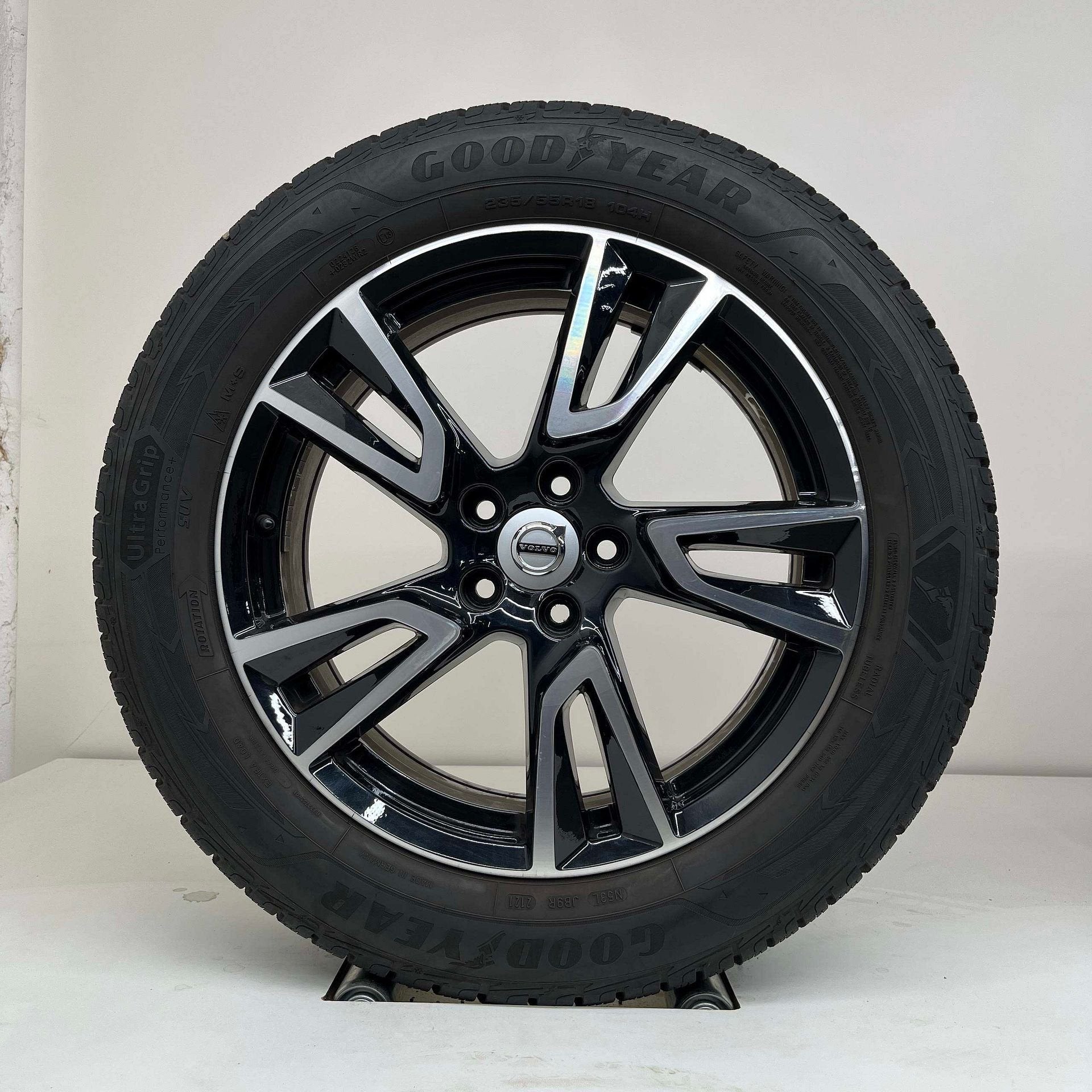 Volvo XC40 - 18 inch - winterbanden, Auto-onderdelen, Banden en Velgen, 18 inch, Gebruikt, Banden en Velgen, 235 mm
