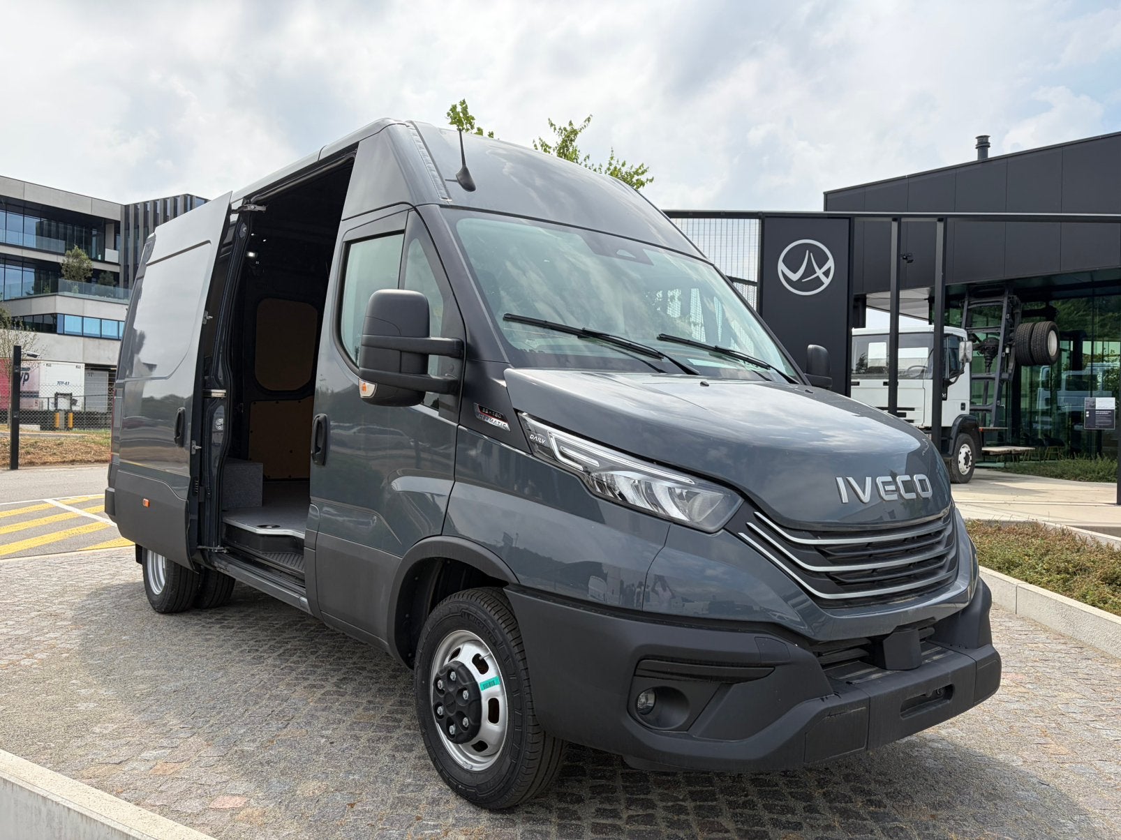 Iveco Daily Dubbel lucht L3 vanaf 600€. Per maand ex btw, Auto's, Bestelwagens en Lichte vracht, Automaat, Iveco, Diesel, Particulier