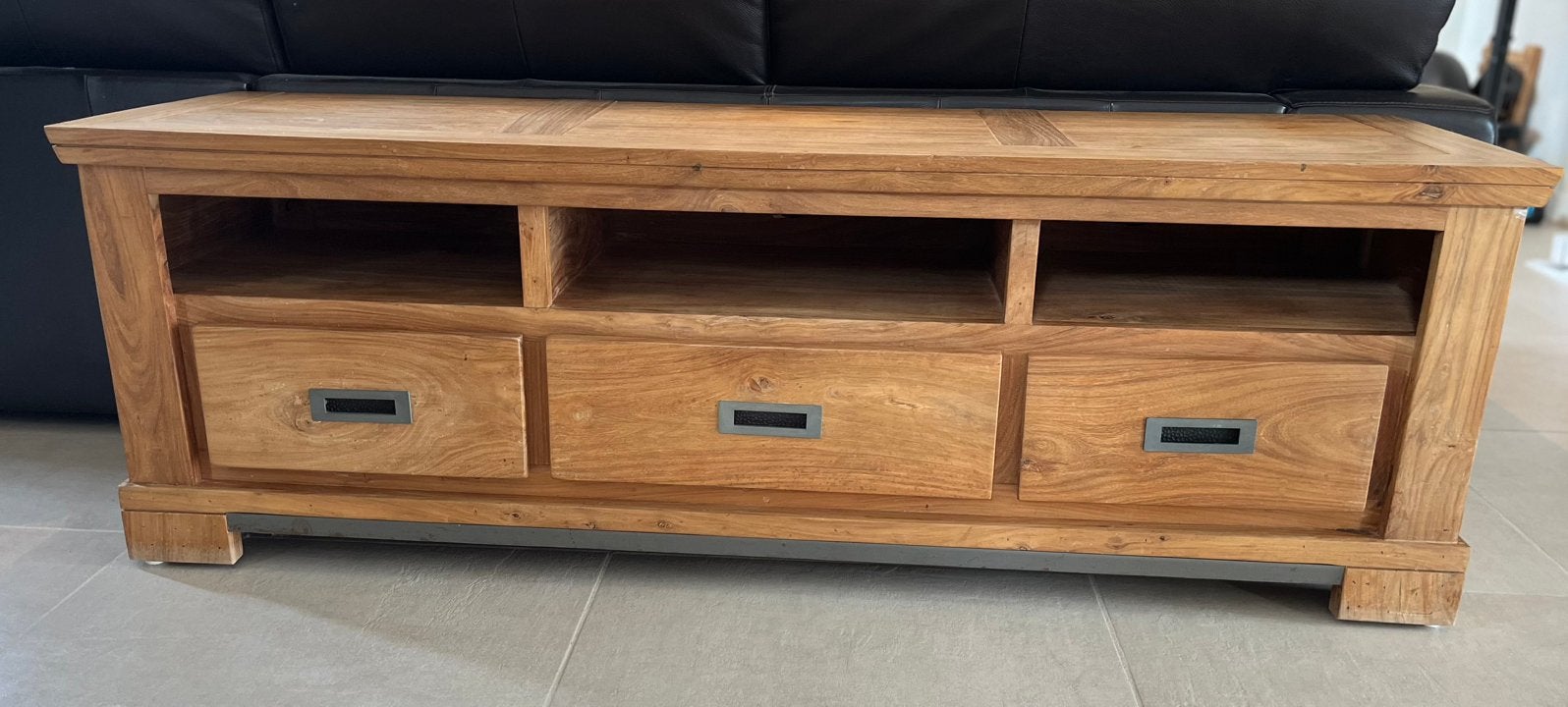 Tv-meubel: Henders & Hazel - massief hout, Ophalen, 150 tot 200 cm, Zo goed als nieuw, Minder dan 100 cm