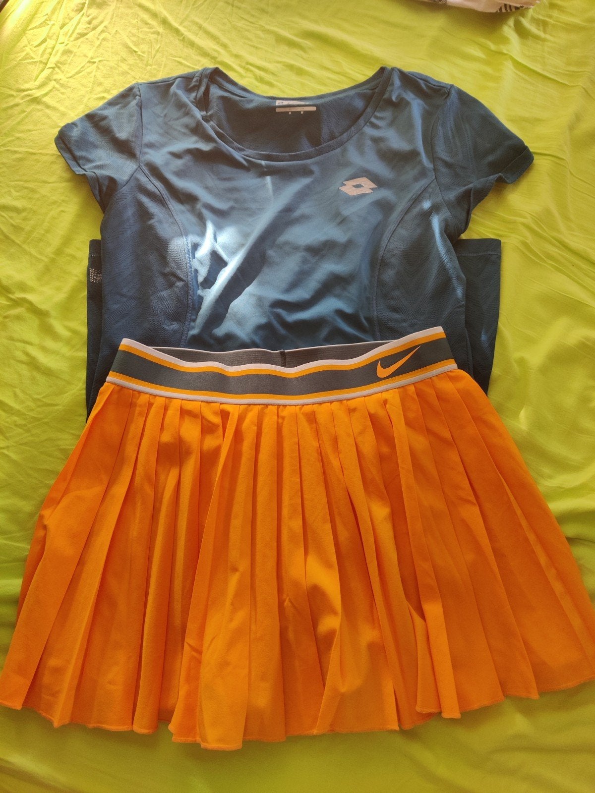 tennisset Nike dryfit rokje met broek en lotto tennisshirt M, Nike, Zo goed als nieuw, Racketsport, Groen