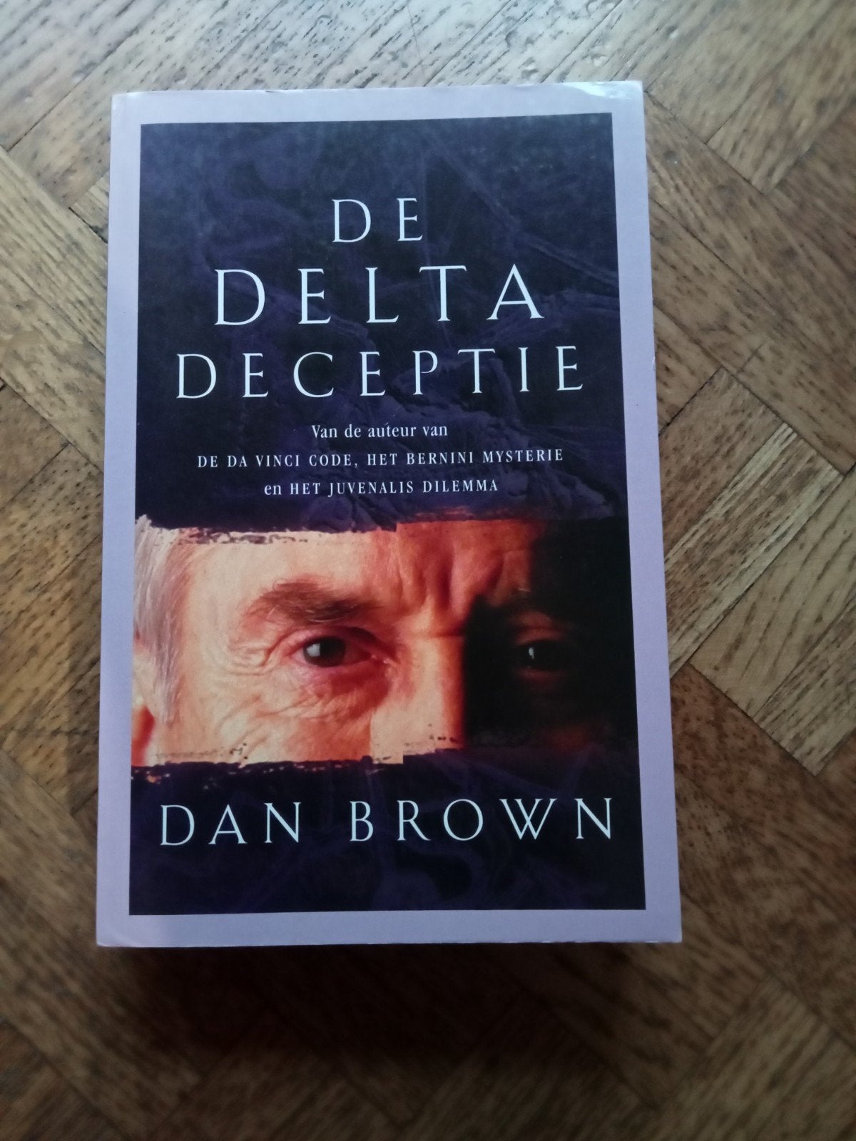 Dan Brown: De delta deceptie, Ophalen of Verzenden, Gelezen
