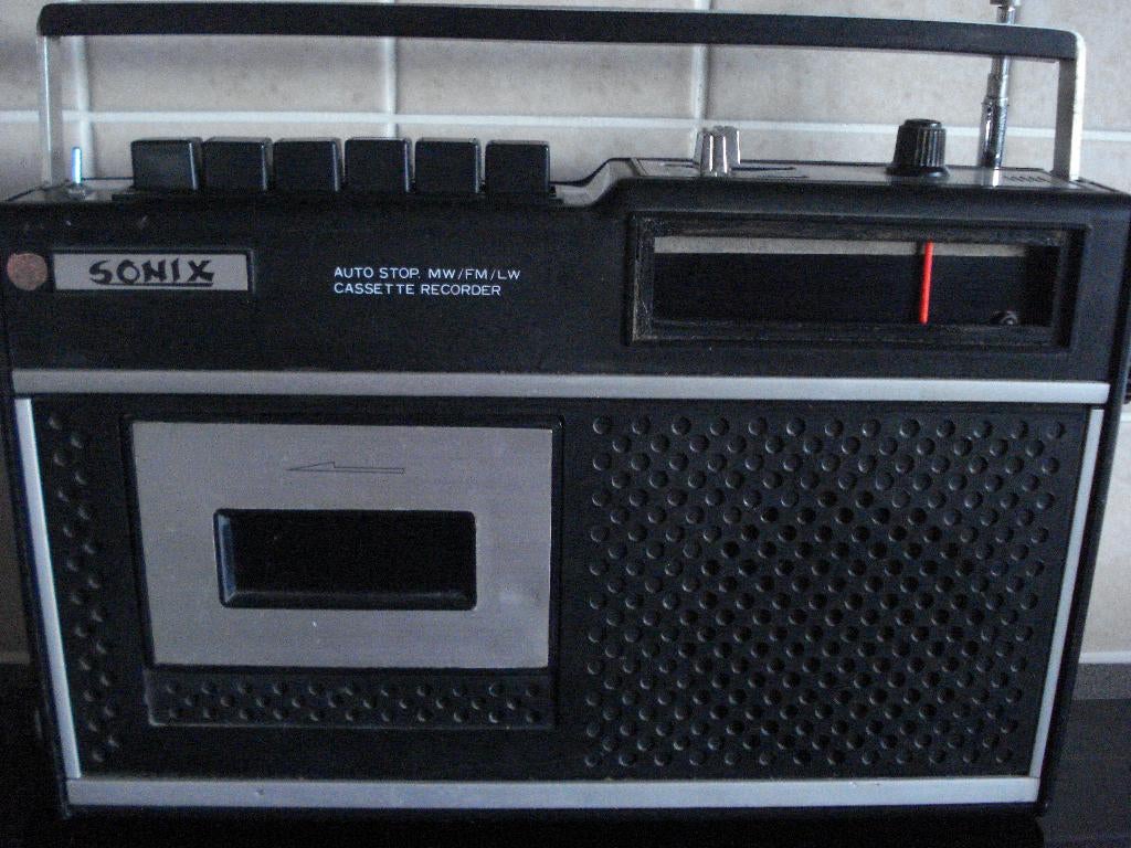VINTAGE DRAAGBARE RADIO  SONIX, Ophalen, Gebruikt, Transistorradio