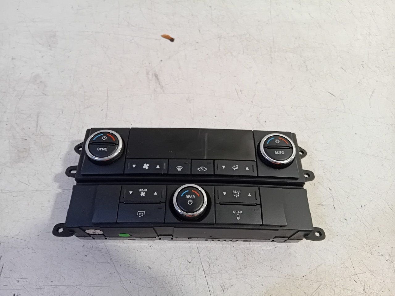 Bedieningspaneel kachel Dodge Journey, Onderdelen@venauto.nl, Van der Ven Autorecycling B.V., Gebruikt, Ettenseweg 76, 4706 PB Roosendaal, The Netherlands