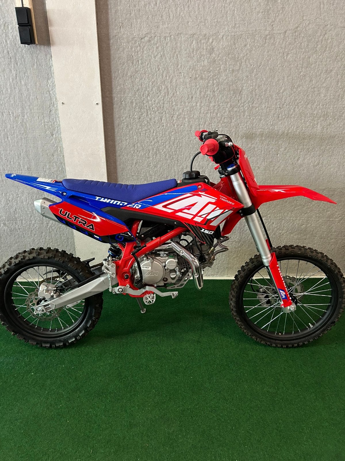 Nieuwe electrische en benzine kinder quads,crissers,showroom, Nieuw