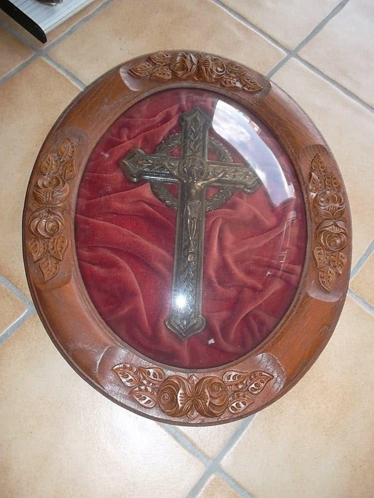 kruisfix onder glas, Ophalen