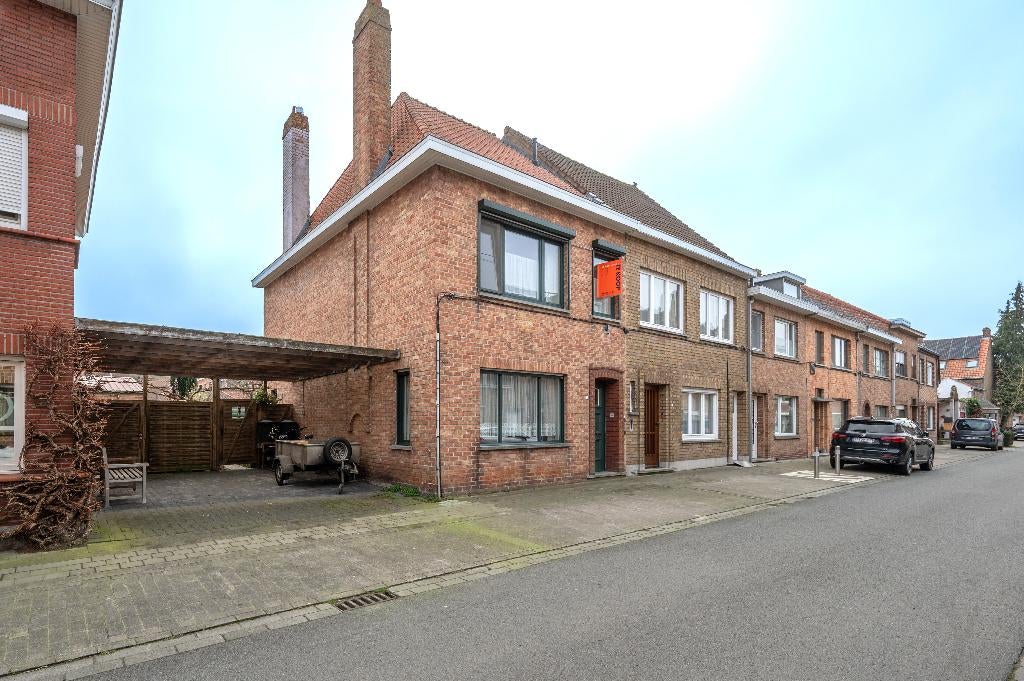 Gerenoveerde woning met zuidgerichte tuin en tuinkantoor, 200 tot 500 m², Overige soorten, Brugge, 3 kamers