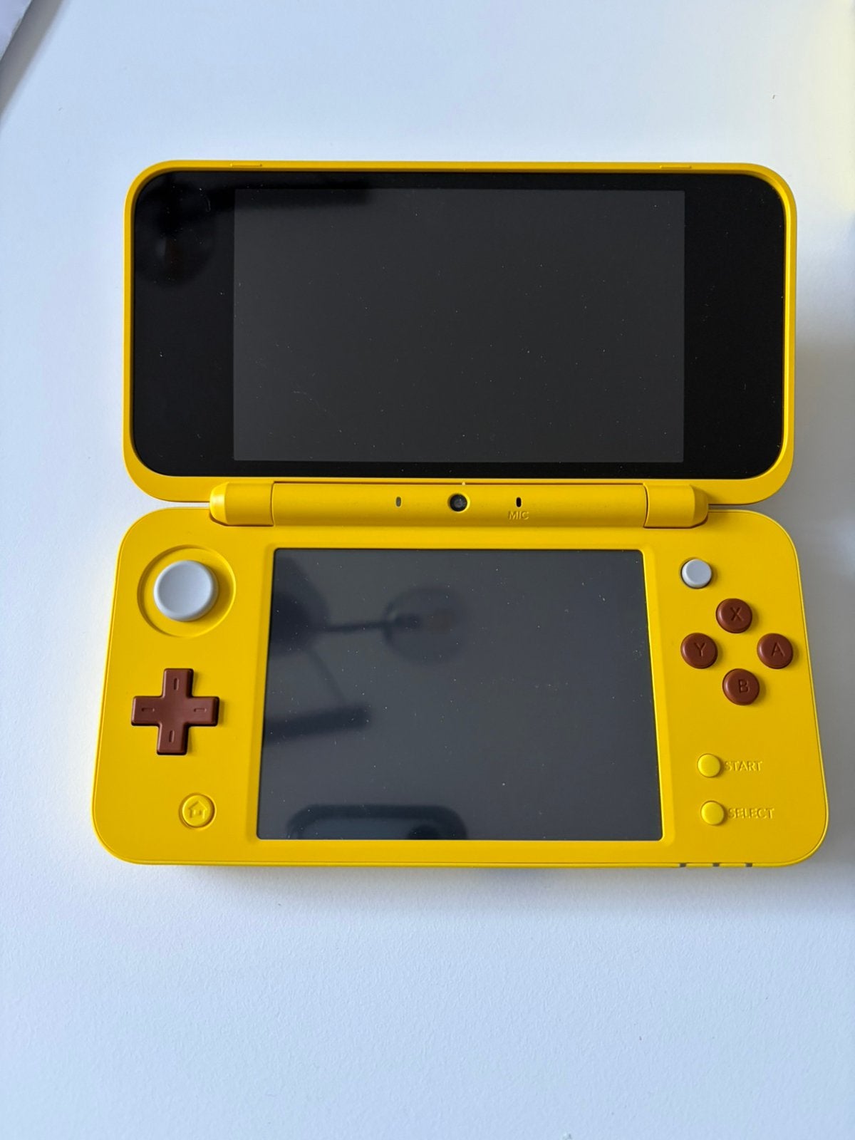 Pokemon Nintendo 2DS XL, Ophalen, Zo goed als nieuw, Geel, 2DS XL