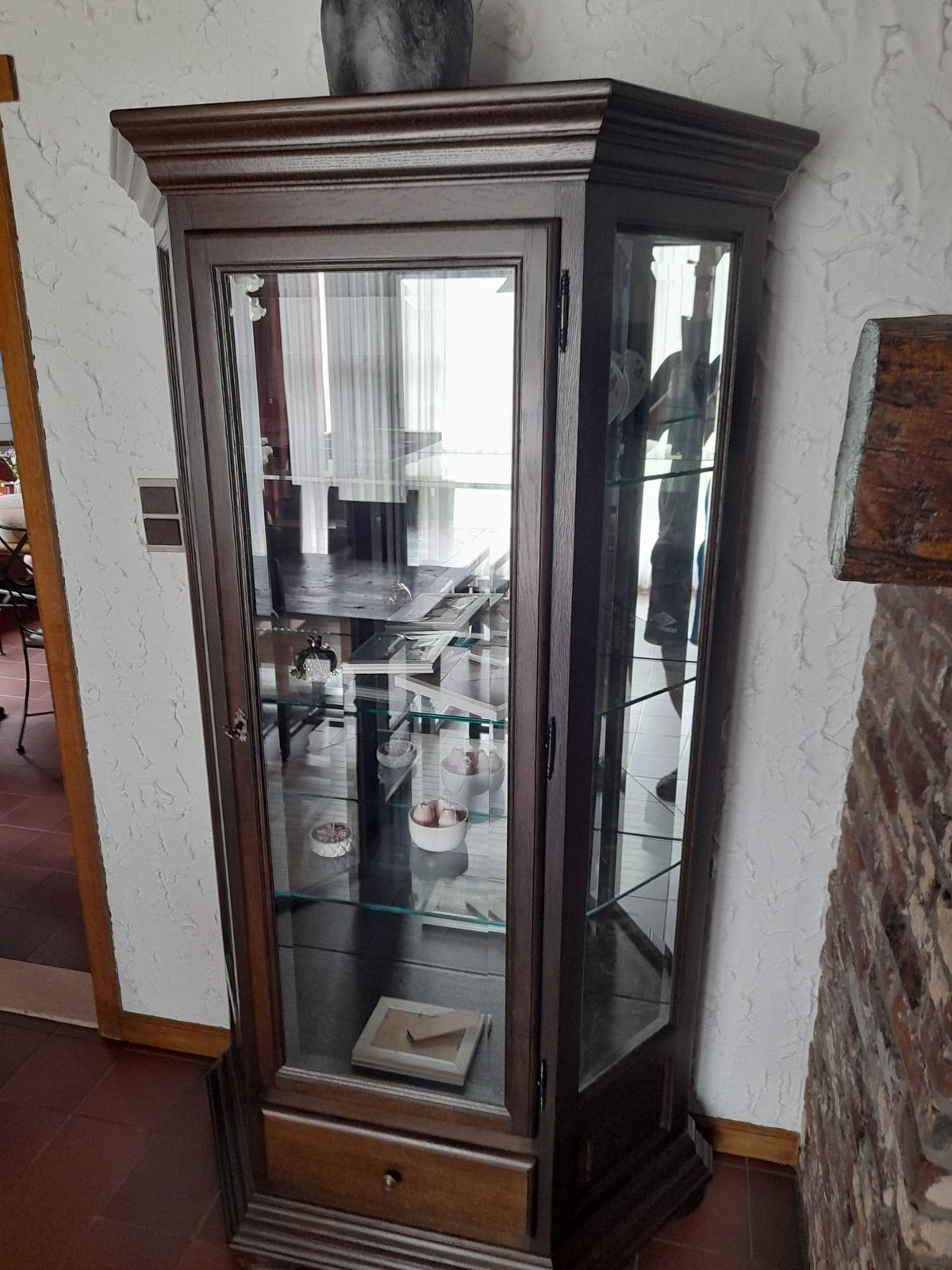 Vitrine en chêne avec miroir et lampe, Maison & Meubles, Armoires | Vitrines, Enlèvement, Comme neuf
