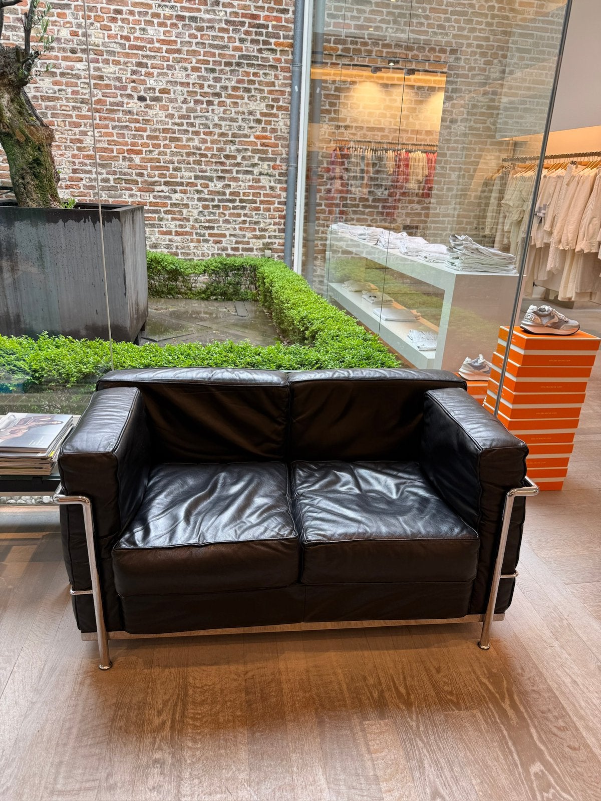 Tweezit Le Corbusier zwart, Huis en Inrichting, Ophalen, Gebruikt, Tweepersoons, Leer