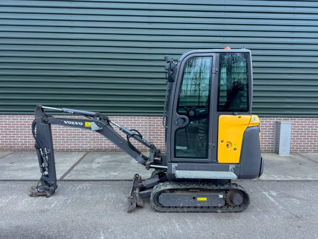 Volvo EC 18 D, Articles professionnels, Excavatrice
