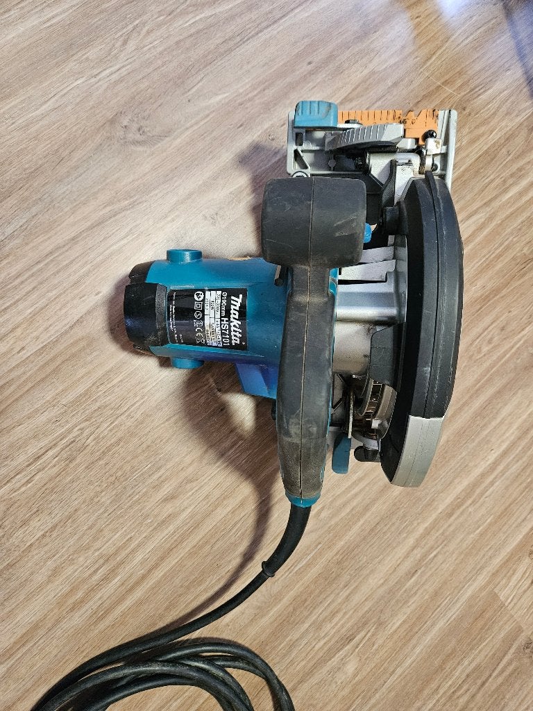 SCIE CIRCULAIRE MAKITA 1400W 190MM HS7101JX, Enlèvement ou Envoi, 30 à 70 mm, Comme neuf, Scie circulaire