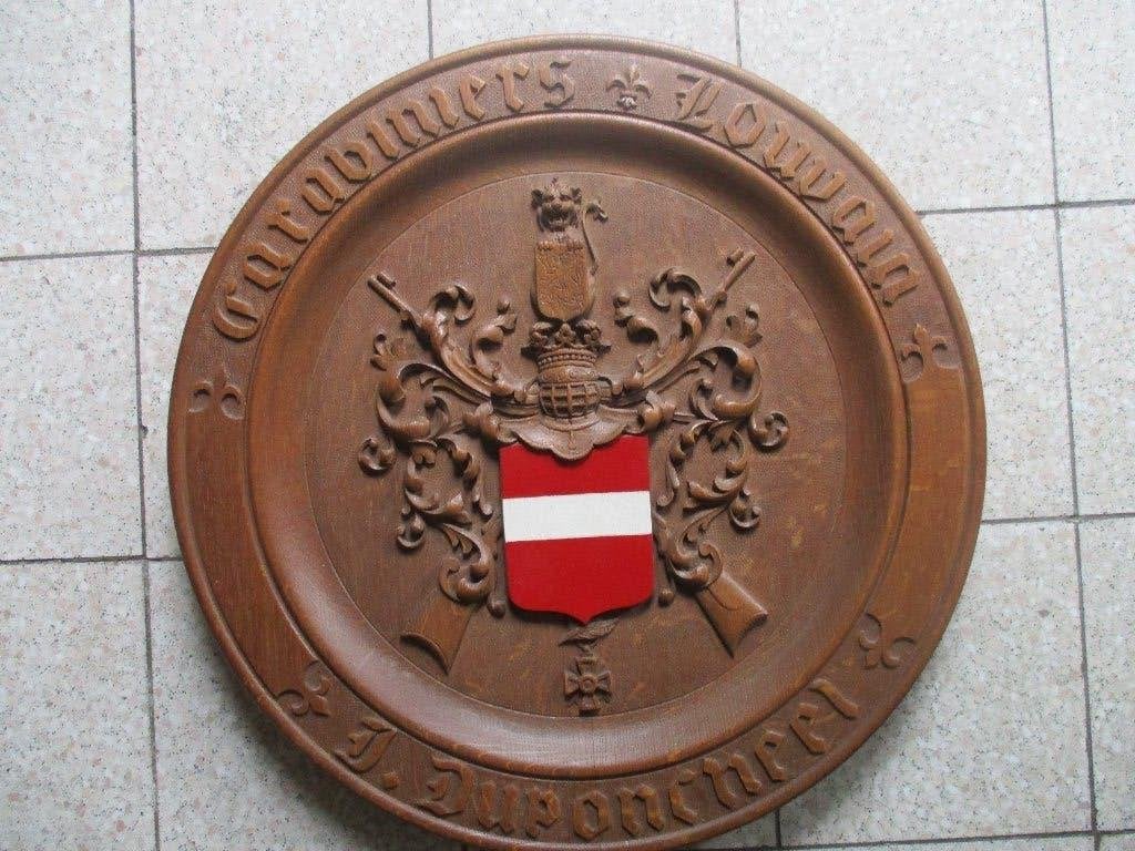 Assiette murale vintage en bois « Carabiniers - Louvain », Enlèvement, Armée de terre, Objet d'art